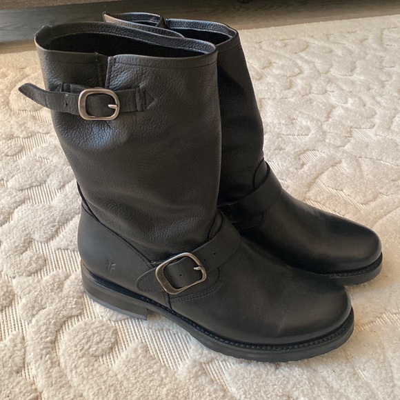 Frye Shoes - Frye Veronica Short Boot